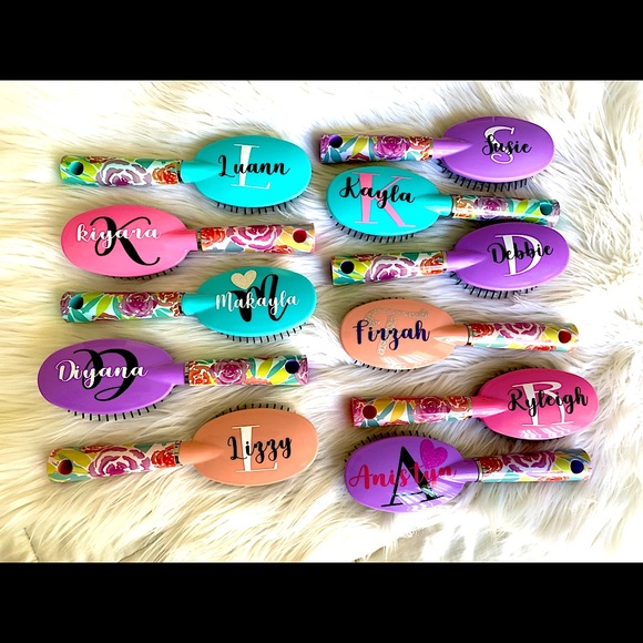 Beauty hairbrush initial name - Picture 1 of 11